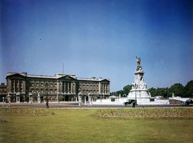 Buckingham Palace, 1944