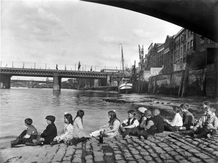 Children beneath Southwark Bridge