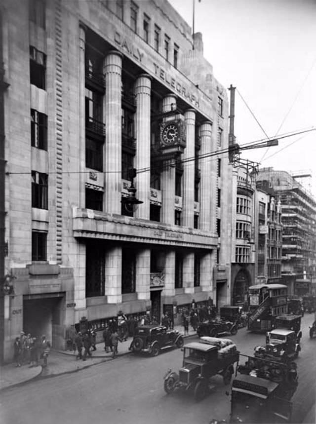 London Through the Lens of Time: George Reid's Captivating Street Scenes of the 1920s and 1930s