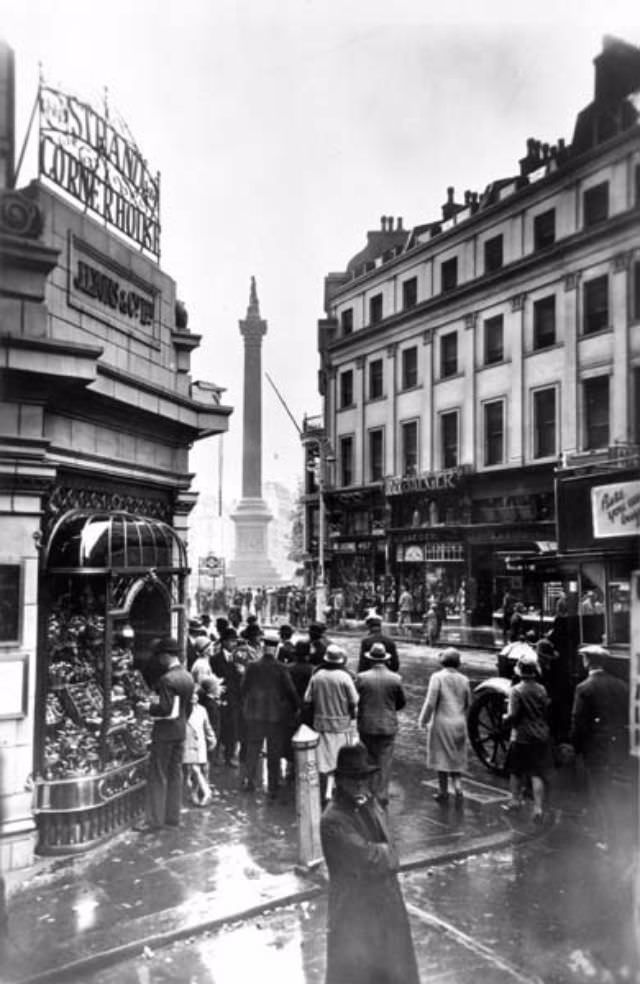 London Through the Lens of Time: George Reid's Captivating Street Scenes of the 1920s and 1930s