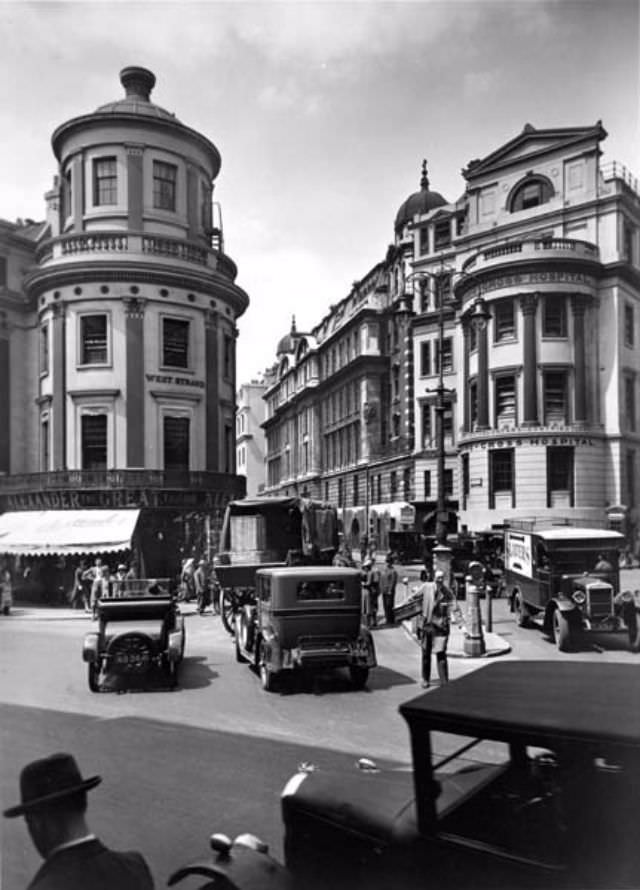 London Through the Lens of Time: George Reid's Captivating Street Scenes of the 1920s and 1930s