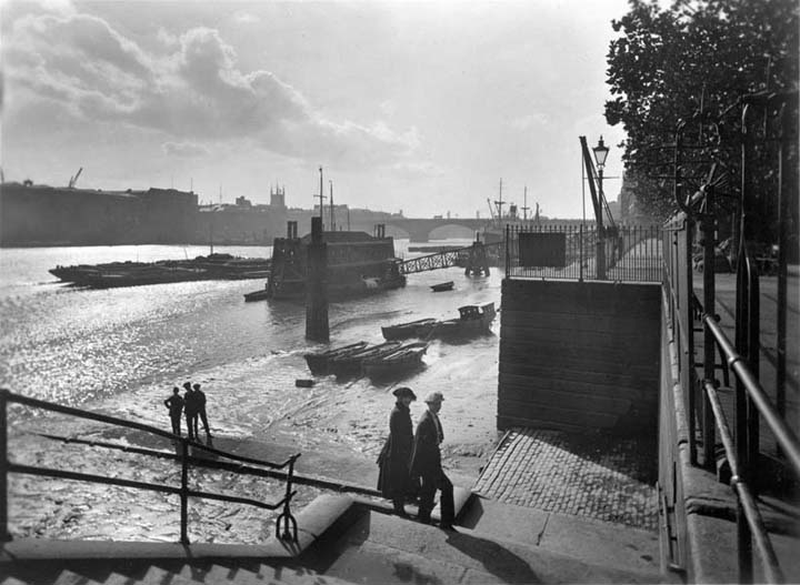 London Through the Lens of Time: George Reid's Captivating Street Scenes of the 1920s and 1930s