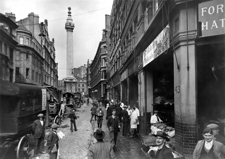 London Through the Lens of Time: George Reid's Captivating Street Scenes of the 1920s and 1930s