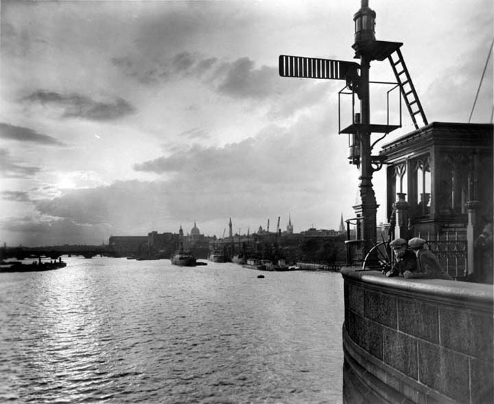 Sunset over the Upper Pool from Tower Bridge