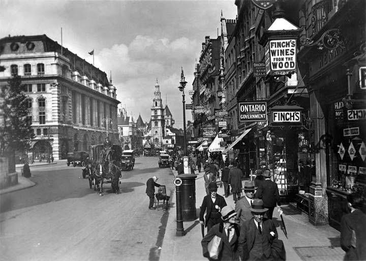 London Through the Lens of Time: George Reid's Captivating Street Scenes of the 1920s and 1930s