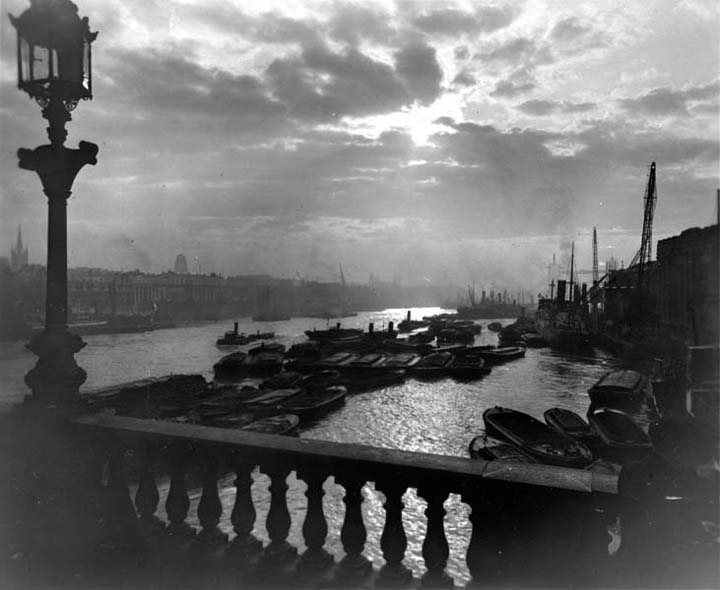 London Through the Lens of Time: George Reid's Captivating Street Scenes of the 1920s and 1930s