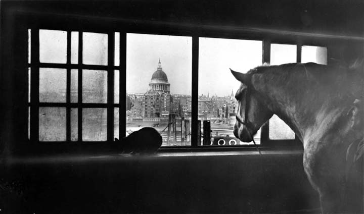 London Through the Lens of Time: George Reid's Captivating Street Scenes of the 1920s and 1930s