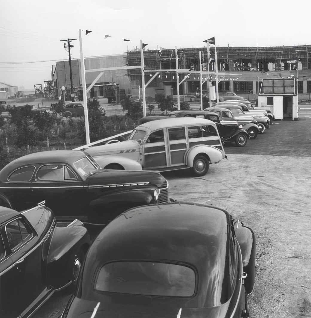 A City in Motion: Ansel Adams' Photos Capture the Energy of 1940s Los Angeles