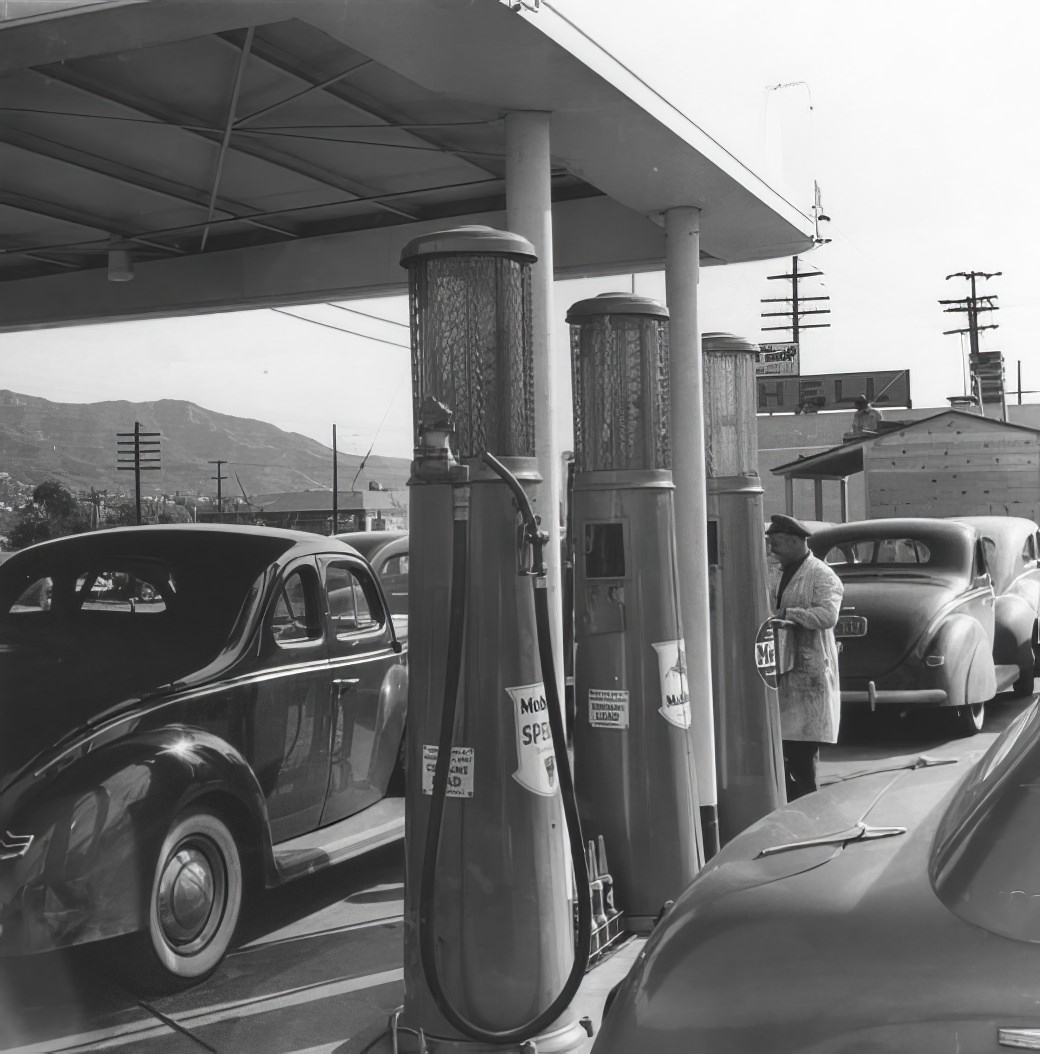 A City in Motion: Ansel Adams' Photos Capture the Energy of 1940s Los Angeles