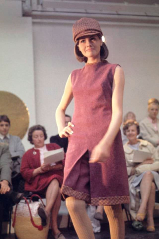 Glamorous Vintage Photos of Manchester Fashion Students in the 1960s