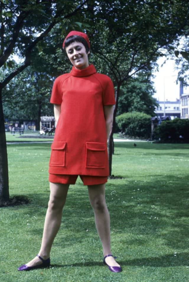 Glamorous Vintage Photos of Manchester Fashion Students in the 1960s