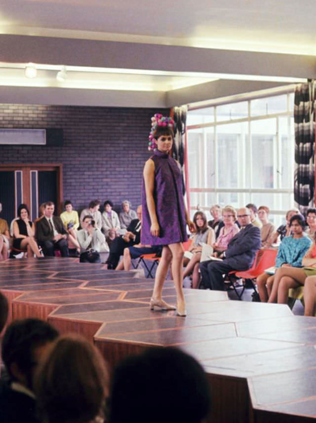 Glamorous Vintage Photos of Manchester Fashion Students in the 1960s