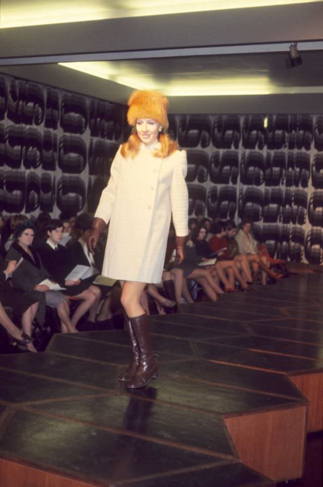 Glamorous Vintage Photos of Manchester Fashion Students in the 1960s