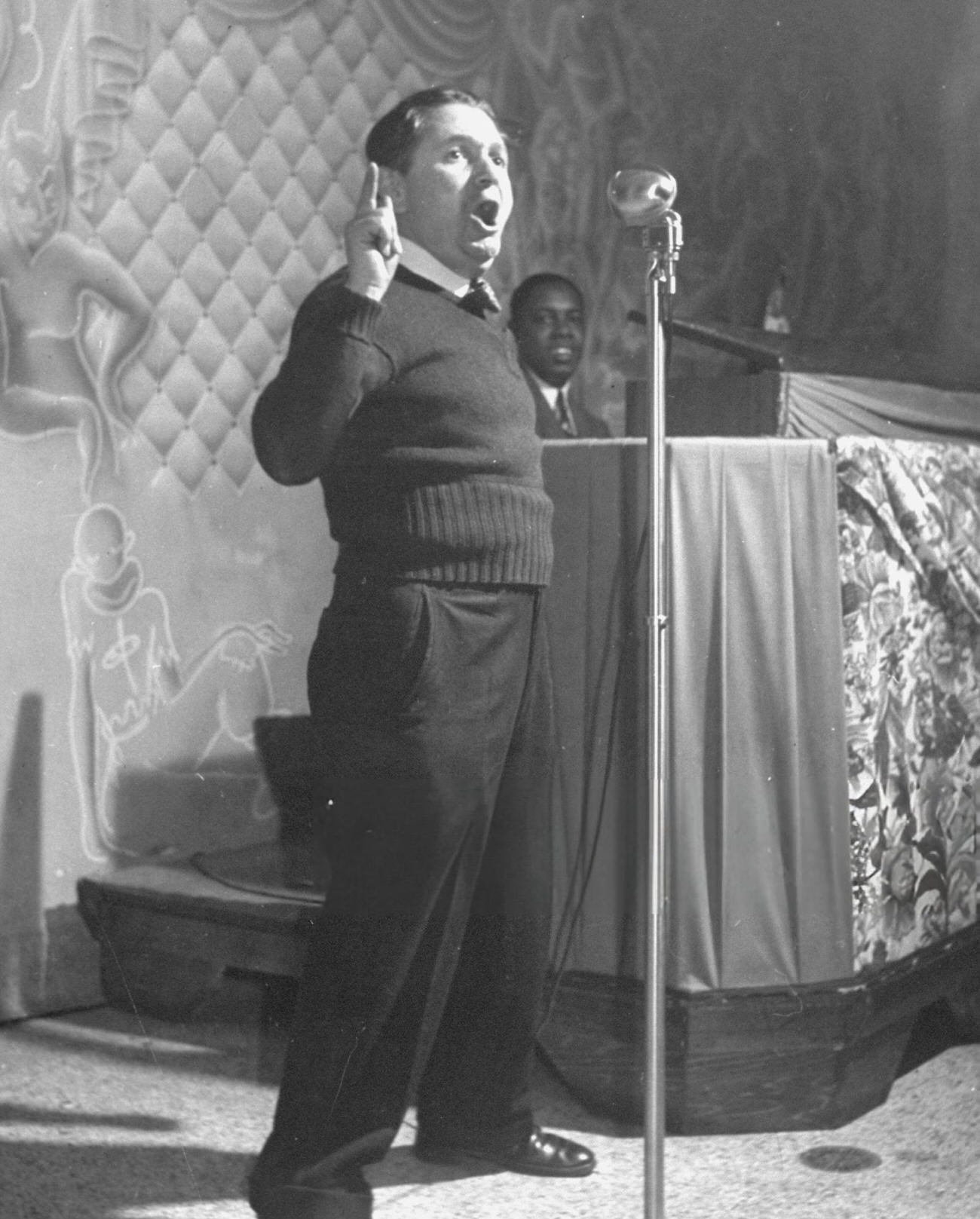 Lee Cantor Singing in the Mardi Gras Lounge, 1940s.