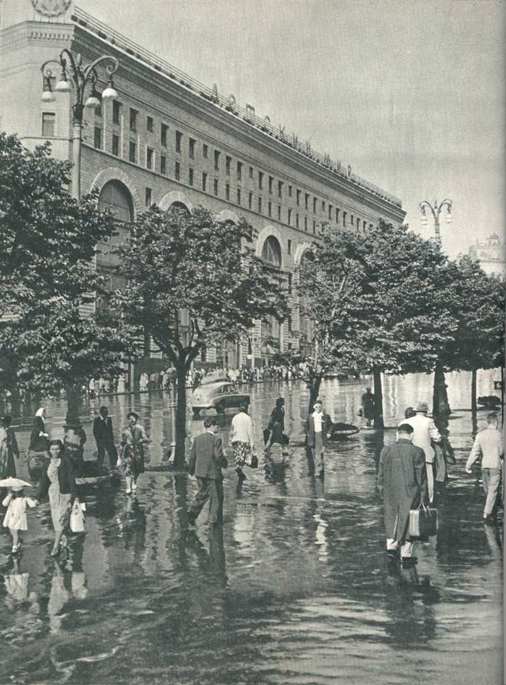 A Day in the Life of Moscow: Glimpses of the Soviet Capital in 1960