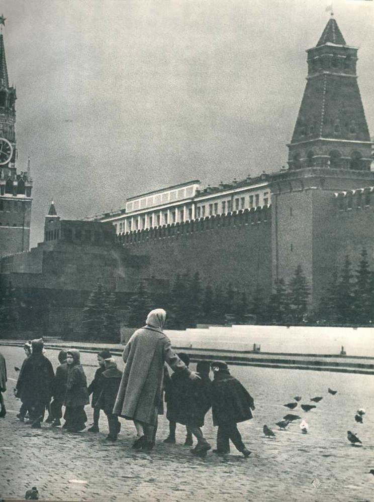 A Day in the Life of Moscow: Glimpses of the Soviet Capital in 1960