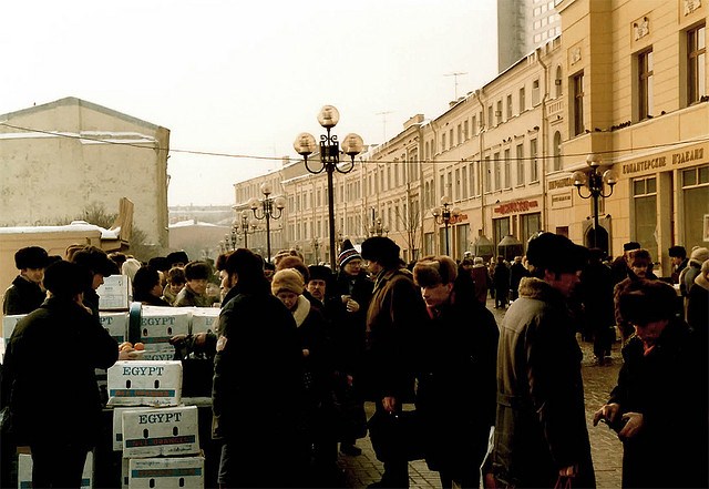 Life in the USSR: Exploring the Streets and Scenes of Moscow in 1984 Through Vintage Photos