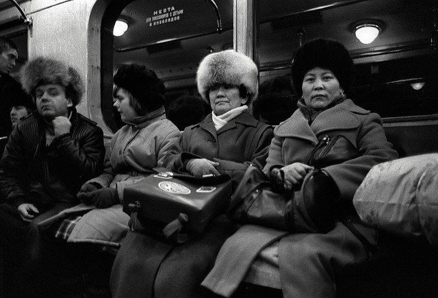 Life in the USSR: Exploring the Streets and Scenes of Moscow in 1984 Through Vintage Photos