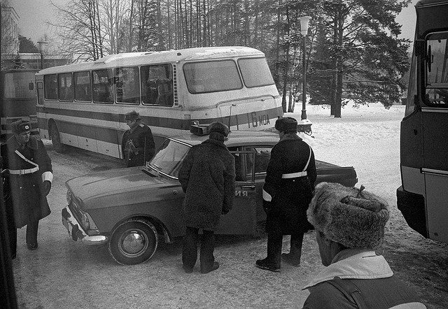 Life in the USSR: Exploring the Streets and Scenes of Moscow in 1984 Through Vintage Photos