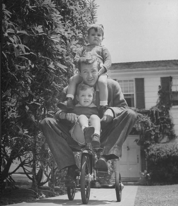 Robert Walker with his sons, Michael and Robert Jr., 1942.