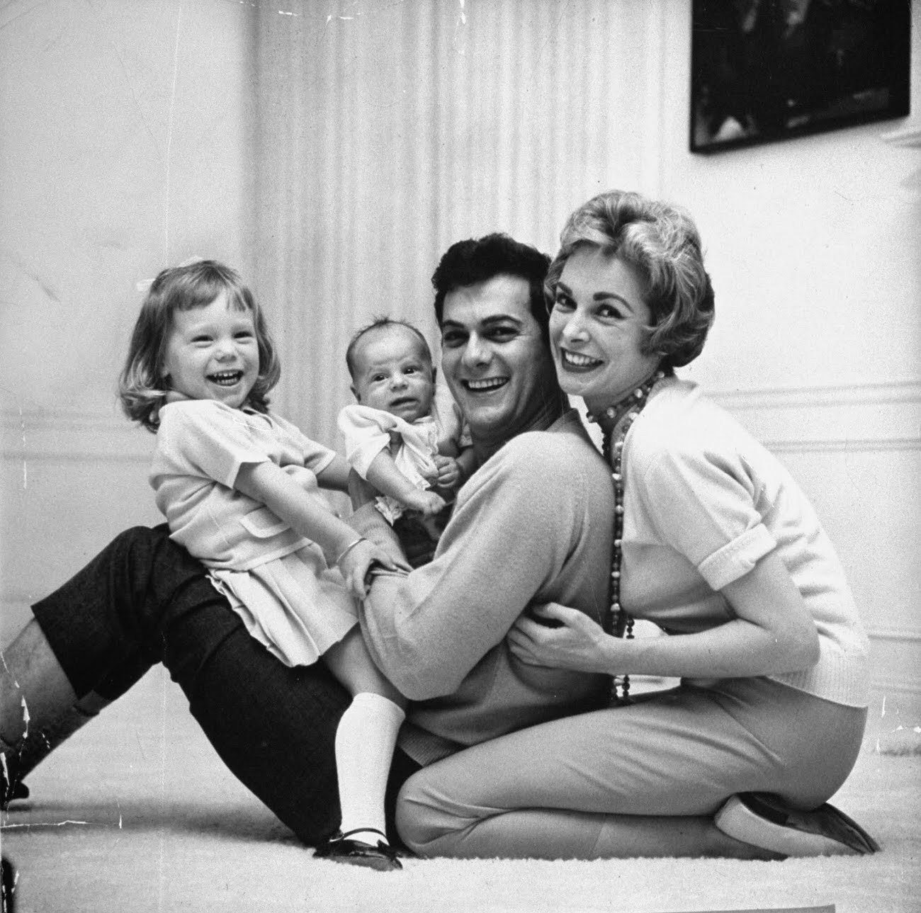 Tony Curtis and Janet Leigh playing with their daughters, Kelly Curtis and Jamie Lee Curtis, 1959.