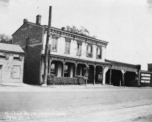 Queens Boulevard, Heckmann's Halfway House