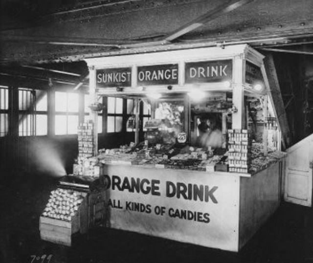 Brooklyn Bridge soda stand upper level