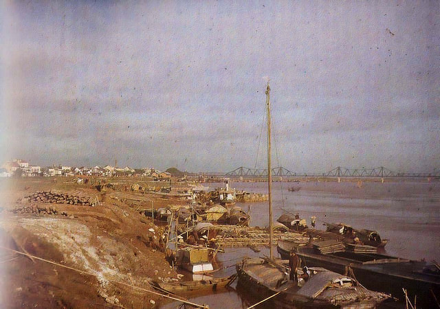 Hanoi, sampans and Paul Doumer Bridge, 1915