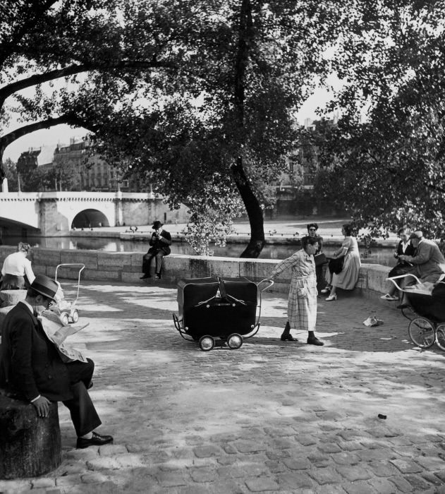 The Poetry of the Everyday: Robert Doisneau's Enduring Photographs of Parisian Life