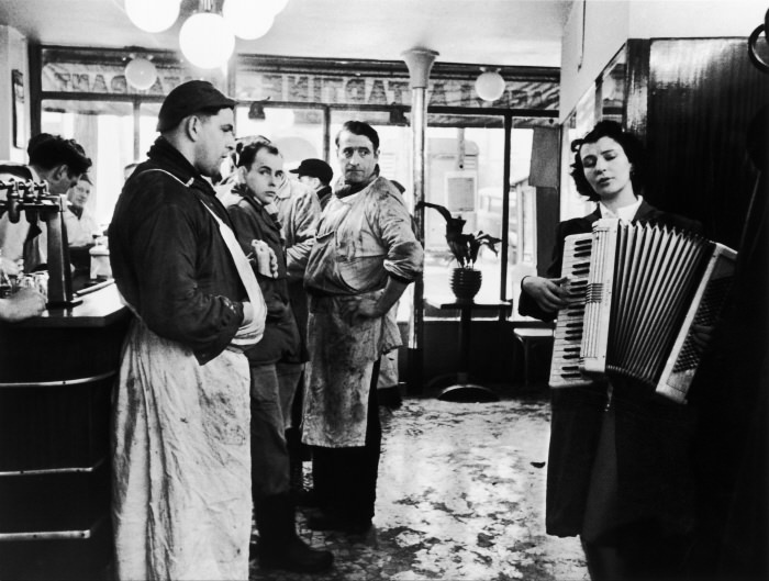 The Poetry of the Everyday: Robert Doisneau's Enduring Photographs of Parisian Life