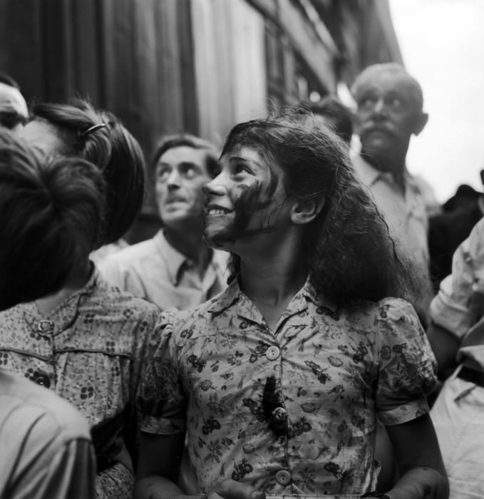 The Poetry of the Everyday: Robert Doisneau's Enduring Photographs of Parisian Life