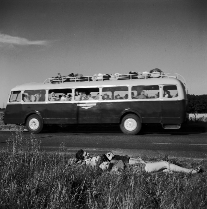 The Poetry of the Everyday: Robert Doisneau's Enduring Photographs of Parisian Life