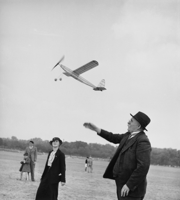 The Poetry of the Everyday: Robert Doisneau's Enduring Photographs of Parisian Life