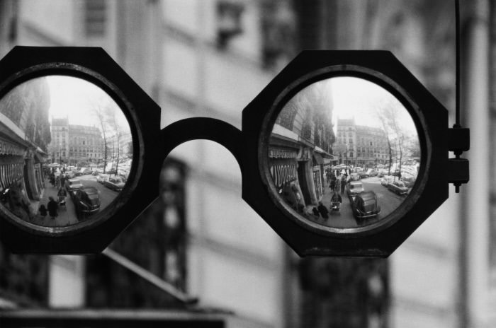 The Poetry of the Everyday: Robert Doisneau's Enduring Photographs of Parisian Life