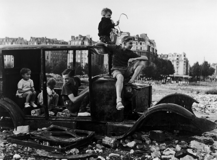 The Poetry of the Everyday: Robert Doisneau's Enduring Photographs of Parisian Life