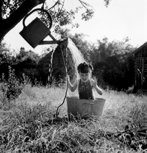 The Poetry of the Everyday: Robert Doisneau's Enduring Photographs of Parisian Life