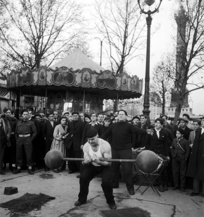 The Poetry of the Everyday: Robert Doisneau's Enduring Photographs of Parisian Life