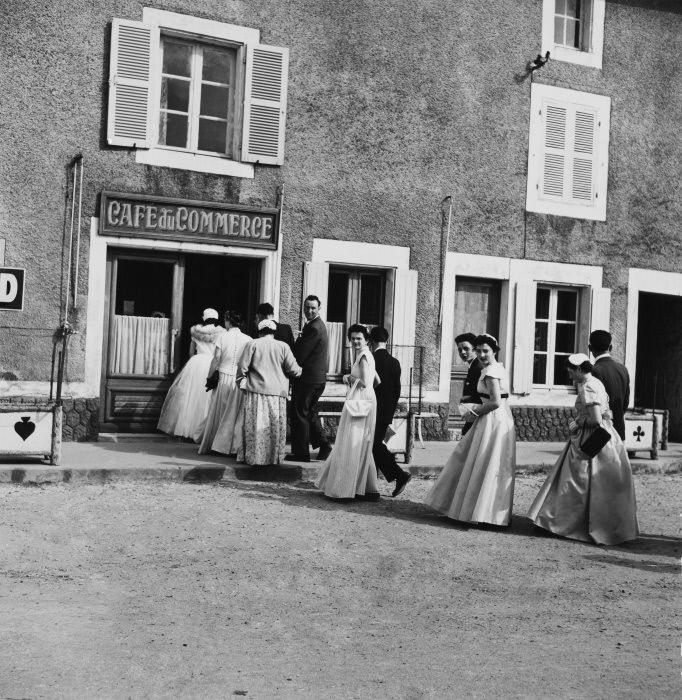 The Poetry of the Everyday: Robert Doisneau's Enduring Photographs of Parisian Life