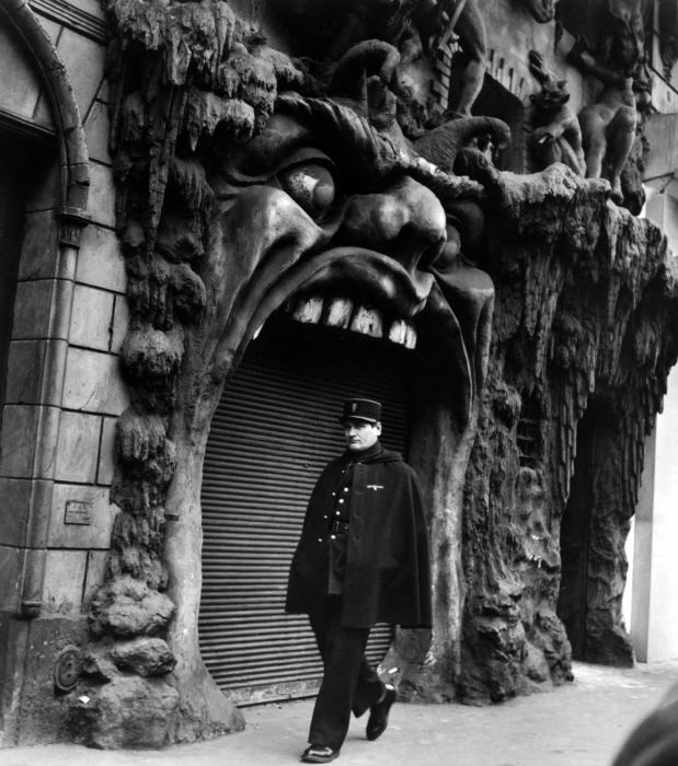 The Poetry of the Everyday: Robert Doisneau's Enduring Photographs of Parisian Life