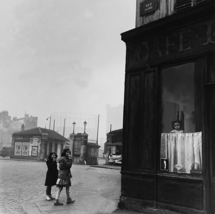 The Poetry of the Everyday: Robert Doisneau's Enduring Photographs of Parisian Life