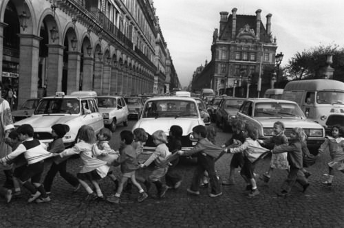 The Poetry of the Everyday: Robert Doisneau's Enduring Photographs of Parisian Life