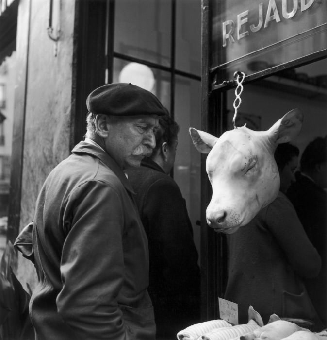 The Poetry of the Everyday: Robert Doisneau's Enduring Photographs of Parisian Life