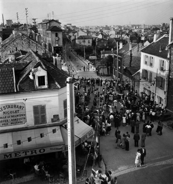 The Poetry of the Everyday: Robert Doisneau's Enduring Photographs of Parisian Life