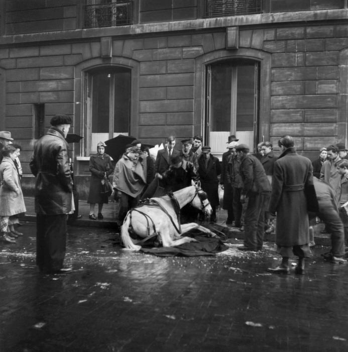 The Poetry of the Everyday: Robert Doisneau's Enduring Photographs of Parisian Life