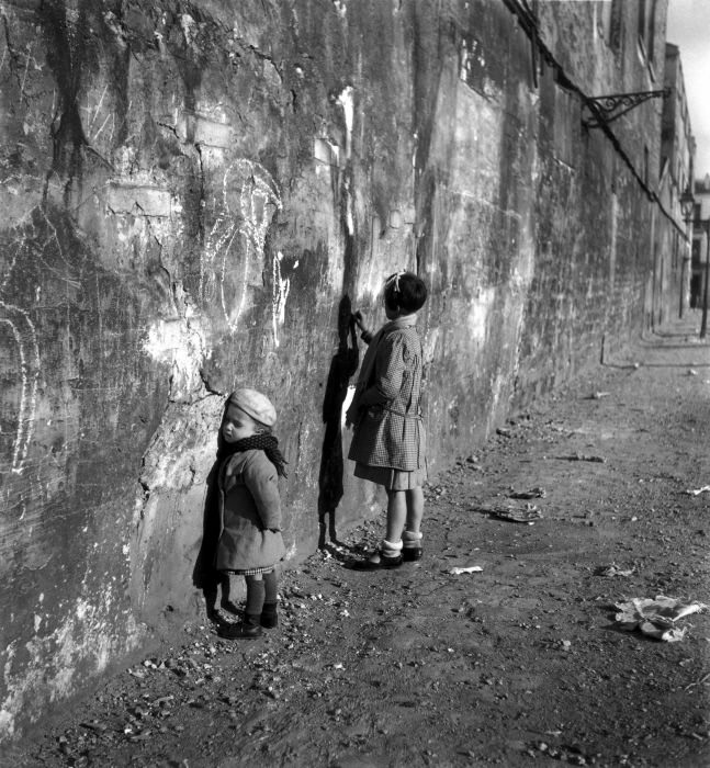 The Poetry of the Everyday: Robert Doisneau's Enduring Photographs of Parisian Life