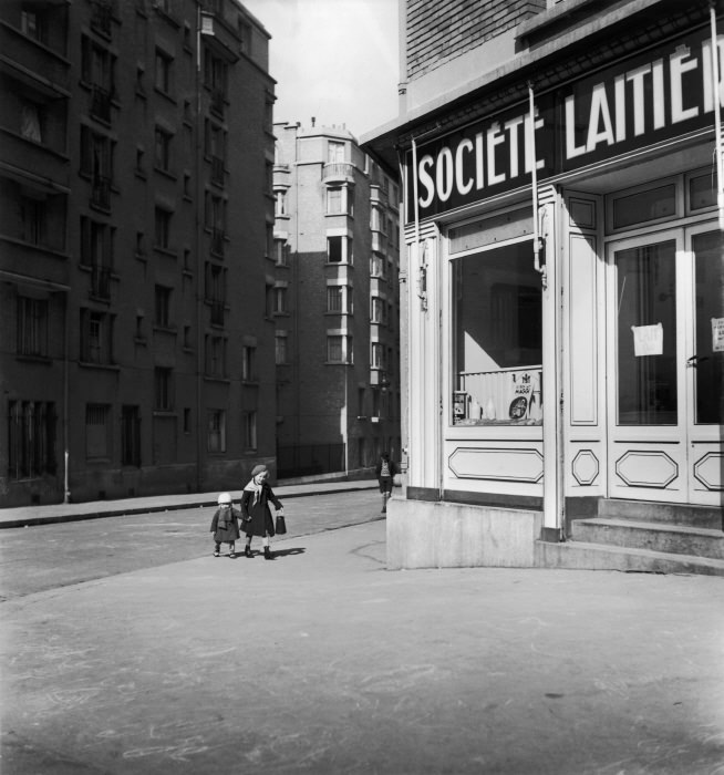 The Poetry of the Everyday: Robert Doisneau's Enduring Photographs of Parisian Life