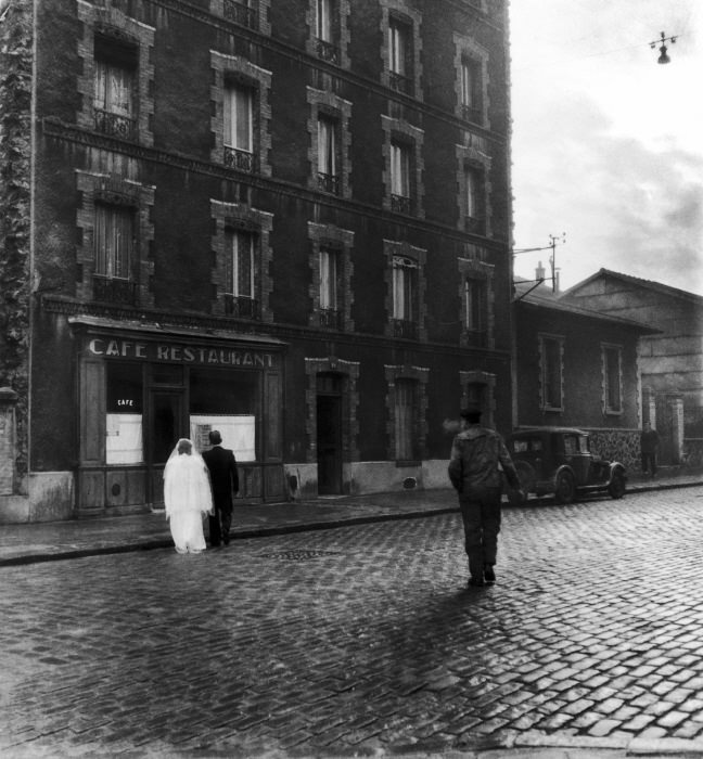 The Poetry of the Everyday: Robert Doisneau's Enduring Photographs of Parisian Life