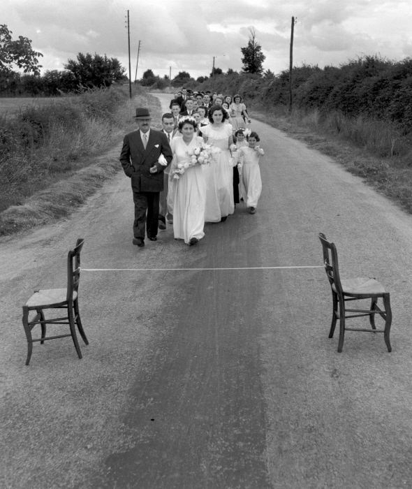 The Poetry of the Everyday: Robert Doisneau's Enduring Photographs of Parisian Life