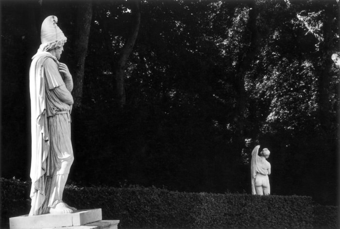 The Poetry of the Everyday: Robert Doisneau's Enduring Photographs of Parisian Life