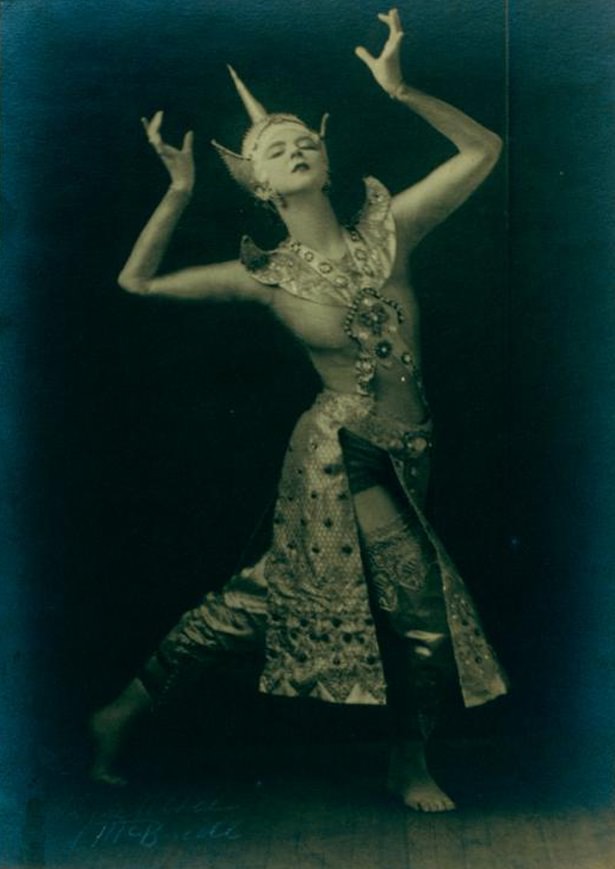 Ruth St. Denis: Pioneering Dancer Who Brought Eastern Mysticism to Western Stages